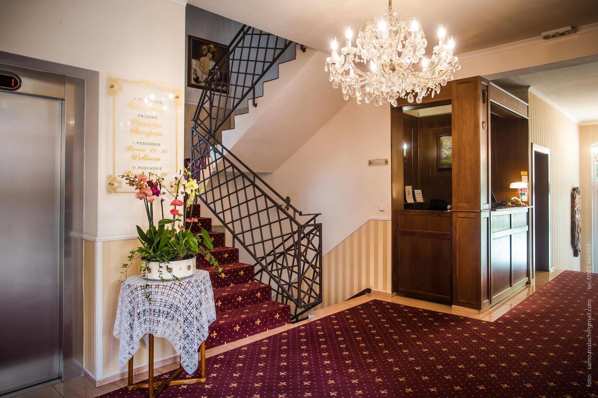 Hotel Bojnicky Vinny Dom Бойнице Экстерьер фото