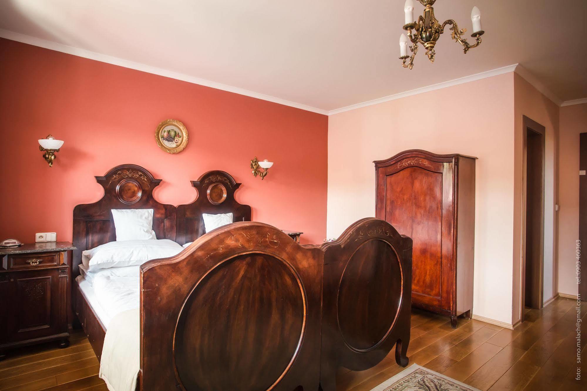 Hotel Bojnicky Vinny Dom Бойнице Экстерьер фото